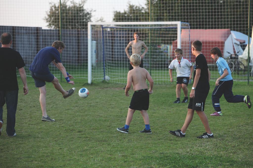 Camping Oase Praha Otel Zlatníky Dış mekan fotoğraf