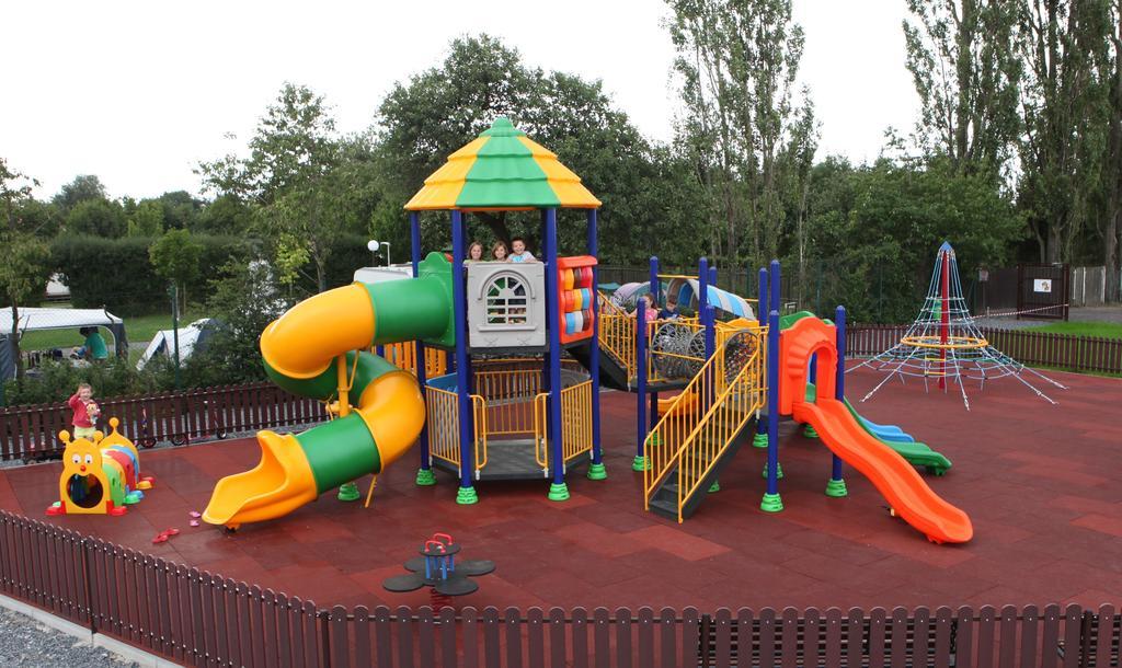 Camping Oase Praha Otel Zlatníky Dış mekan fotoğraf
