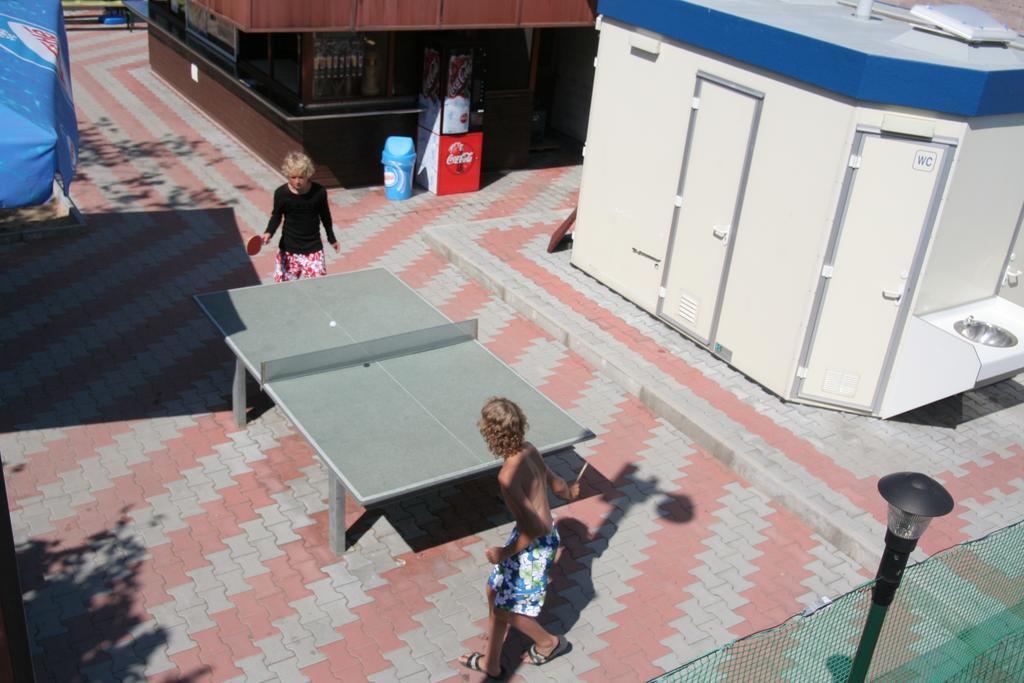 Camping Oase Praha Otel Zlatníky Dış mekan fotoğraf